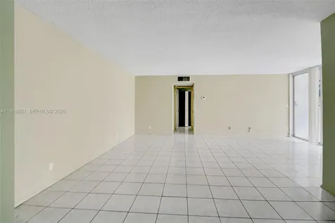 942 NE 199th Street Miami FL 33179