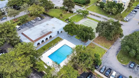 942 NE 199th Street Miami FL 33179