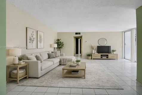 942 NE 199th Street Miami FL 33179
