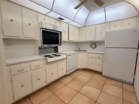 5601 Collins Avenue Miami Beach FL 33140