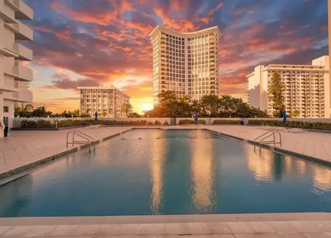 5601 Collins Avenue Miami Beach FL 33140
