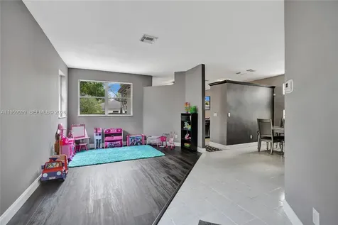 218 NW 75th Terrace Plantation FL 33317