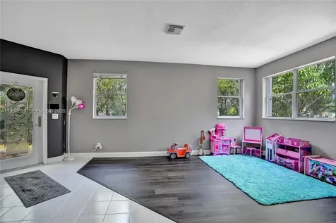 218 NW 75th Terrace Plantation FL 33317
