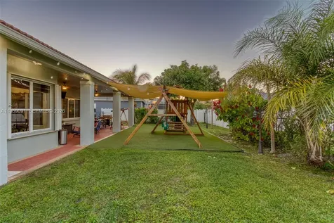 15959 SW 6th Street Pembroke Pines FL 33027
