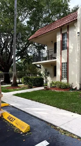 402 Lakeview Drive Weston FL 33326