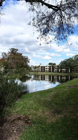 402 Lakeview Drive Weston FL 33326