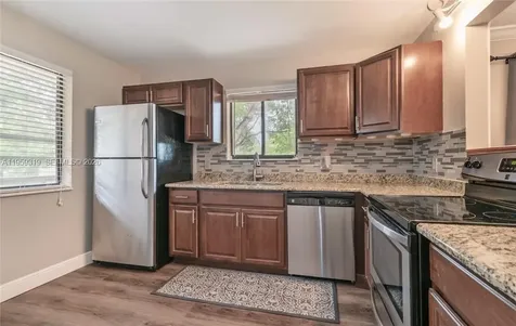 402 Lakeview Drive Weston FL 33326