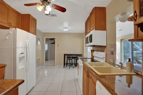 4927 NW 55th Court Tamarac FL 33319
