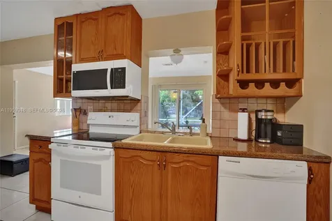 4927 NW 55th Court Tamarac FL 33319
