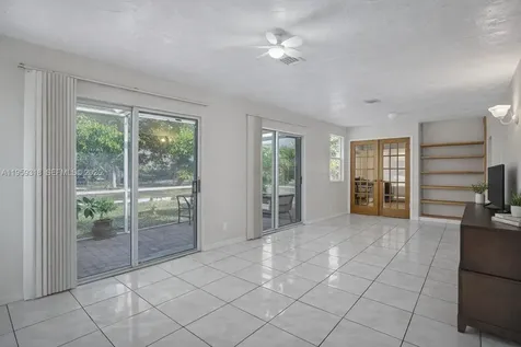 4927 NW 55th Court Tamarac FL 33319