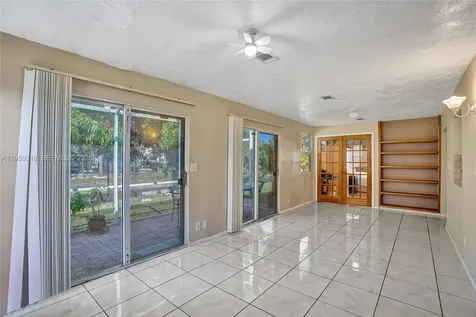 4927 NW 55th Court Tamarac FL 33319