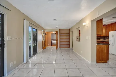 4927 NW 55th Court Tamarac FL 33319