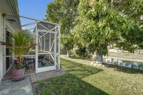 4927 NW 55th Court Tamarac FL 33319