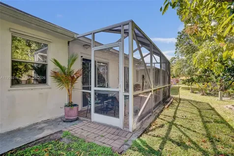 4927 NW 55th Court Tamarac FL 33319