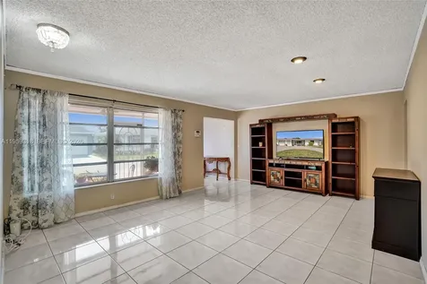 4927 NW 55th Court Tamarac FL 33319