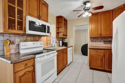 4927 NW 55th Court Tamarac FL 33319