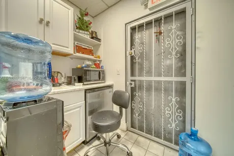 Full-service Beauty Salon For Sale In Sweetwater Sweetwater FL 33174
