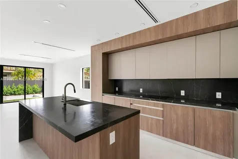 1431 SW 20th Street Miami FL 33145