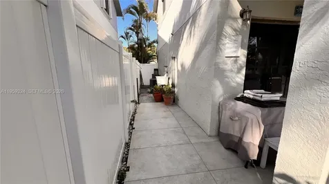 3538 SW 17th Street Miami FL 33145