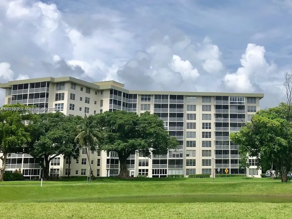 2940 N Course Drive Pompano Beach FL 33069