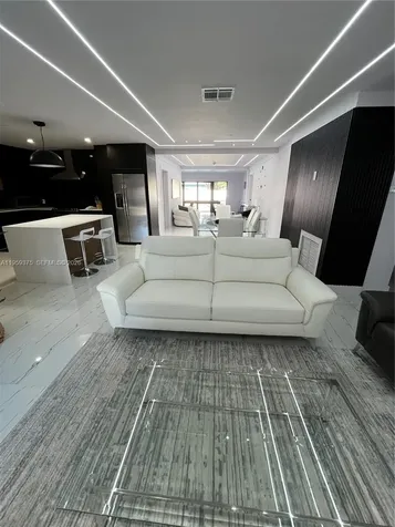 39 SE 7th Street Dania Beach FL 33004