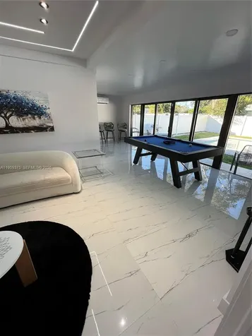 39 SE 7th Street Dania Beach FL 33004