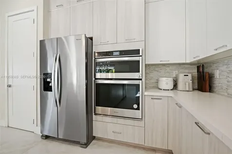 8118 NW 46th Terrace Doral FL 33166