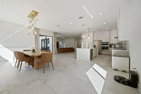 8118 NW 46th Terrace Doral FL 33166