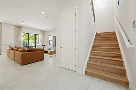 8118 NW 46th Terrace Doral FL 33166