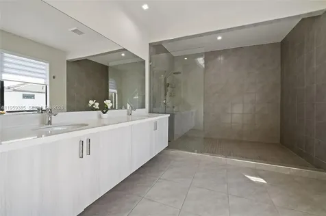 8118 NW 46th Terrace Doral FL 33166