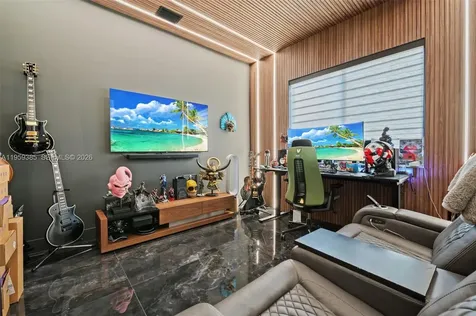 8118 NW 46th Terrace Doral FL 33166