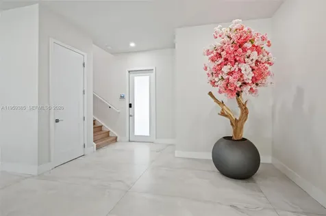 8118 NW 46th Terrace Doral FL 33166
