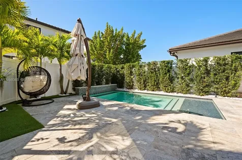 8118 NW 46th Terrace Doral FL 33166