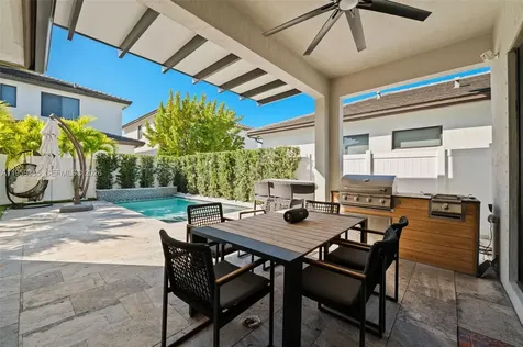 8118 NW 46th Terrace Doral FL 33166
