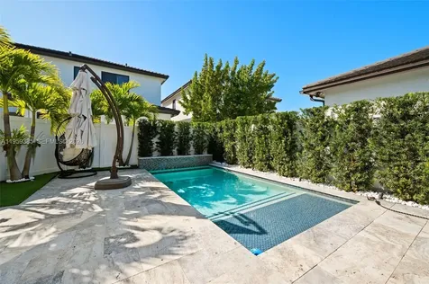 8118 NW 46th Terrace Doral FL 33166