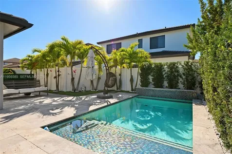 8118 NW 46th Terrace Doral FL 33166