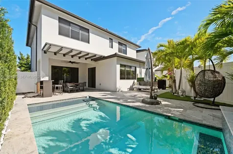 8118 NW 46th Terrace Doral FL 33166