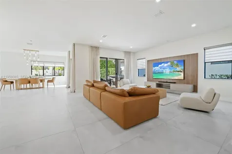 8118 NW 46th Terrace Doral FL 33166