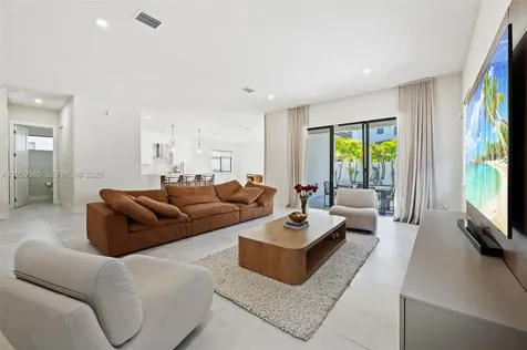 8118 NW 46th Terrace Doral FL 33166