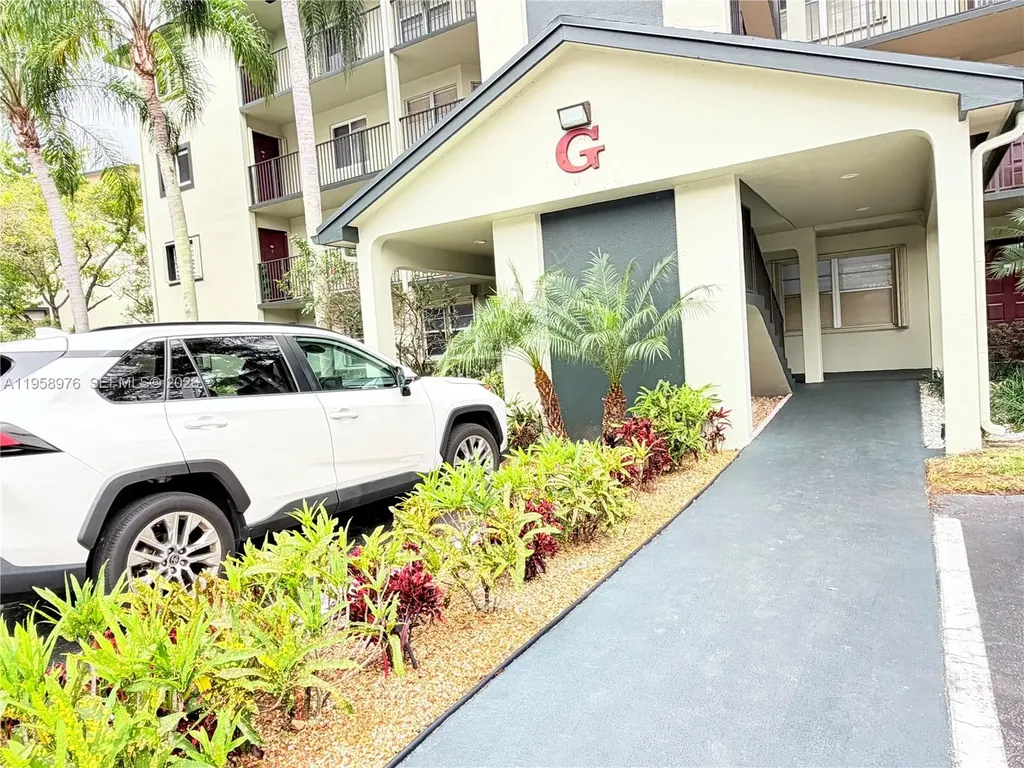 1200 SW 130th Avenue Pembroke Pines FL 33027