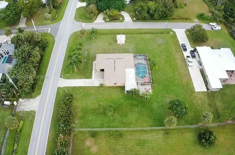 1803 E Easy Street Fort Pierce FL 34982