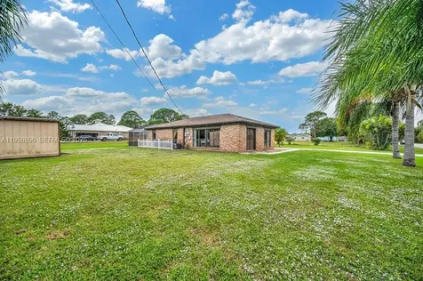 1803 E Easy Street Fort Pierce FL 34982