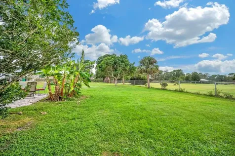 1803 E Easy Street Fort Pierce FL 34982