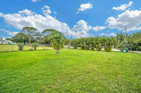 1803 E Easy Street Fort Pierce FL 34982