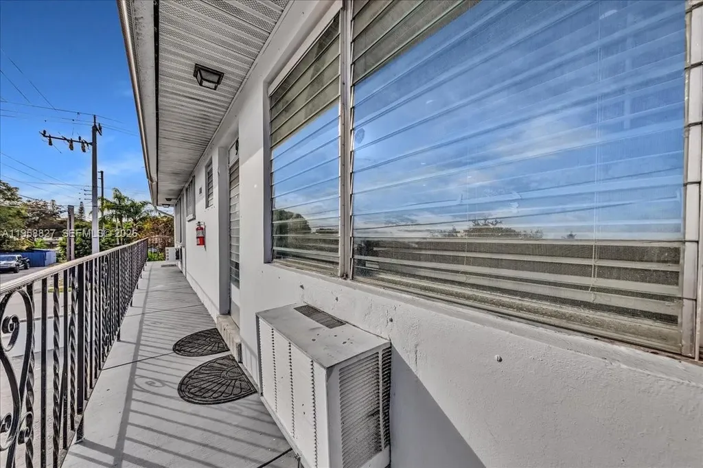 707 S 19th Avenue Hollywood FL 33020
