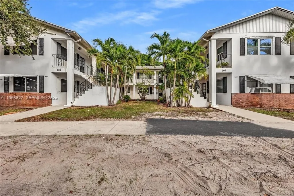 707 S 19th Avenue Hollywood FL 33020