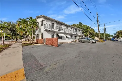 707 S 19th Avenue Hollywood FL 33020