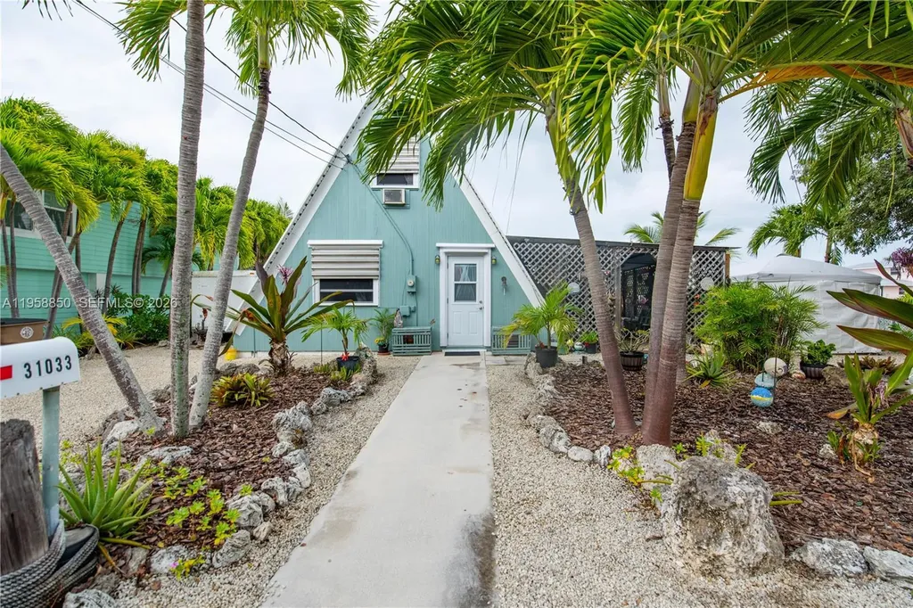 31033 Hibiscus Drive Big Pine FL 33043