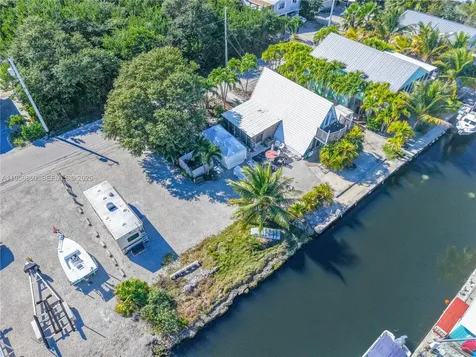 31033 Hibiscus Drive Big Pine FL 33043
