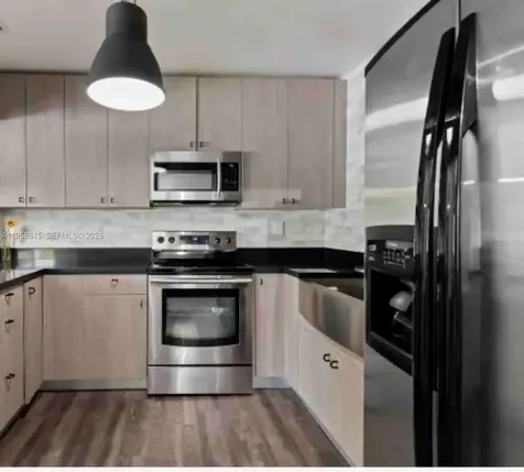 3008 NW 13th Street Miami FL 33125